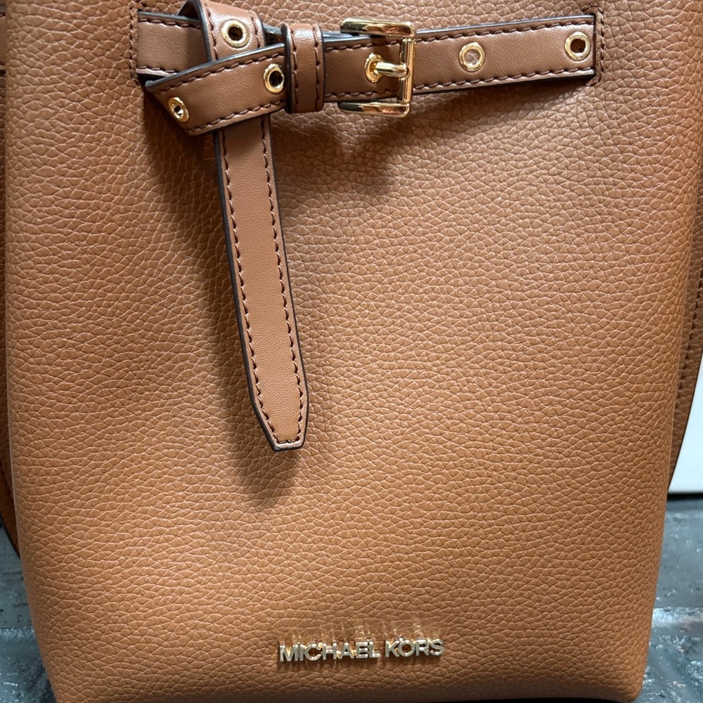 Michael Kors Emilia Small Bucket Bag Messenger Leather Luggage - Picture 3 of 16